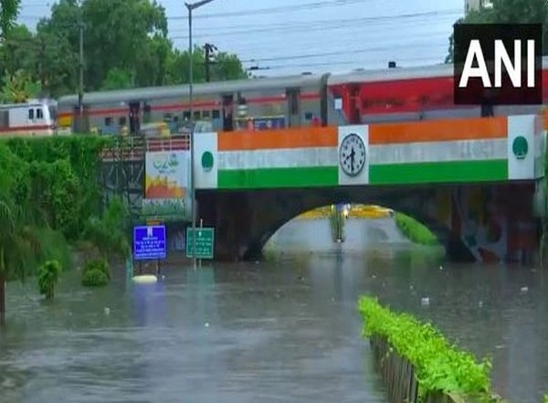 Delhi Rains: Severe Waterlogging and Traffic Disruptions After Early Morning Downpour (Watch Video)
