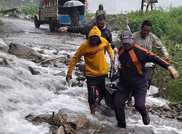 Rudraprayag: 4 Nepali Nationals Trapped and Killed Under Debris Near Phanta Helipad in Uttarakhand (Watch Video)