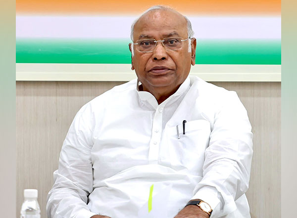 India News | Mallikarjun Kharge Targets Centre over MGNREGA; Claims a Budget 'cut'