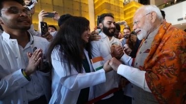 World News | PM Modi Arrives at Kyiv, Gets Warm Welcome from Community