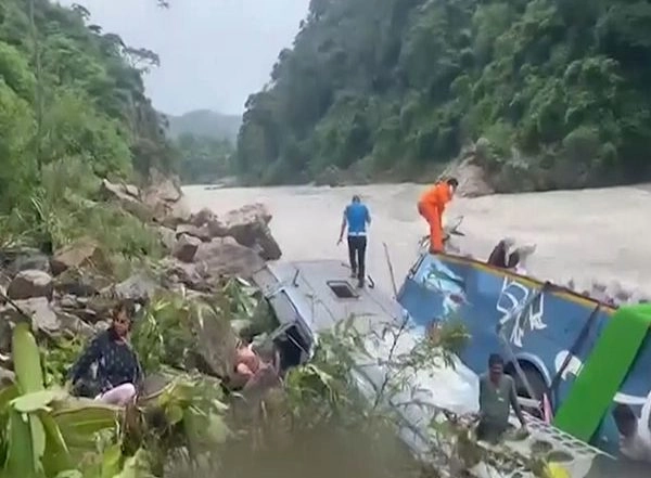 Nepal Bus Accident: Passenger Bus That Plunged Into Marsyangdi River, Resulting in 14 Deaths, Originated From Uttar Pradesh's Gorakhpur