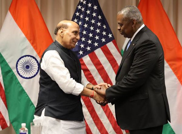 World News | Rajnath Singh, Lloyd Austin Review Existing Defence Cooperation, Discuss Ways to Deepen Them