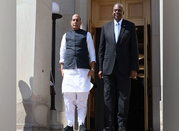 World News | Rajnath Singh, Lloyd Austin Discuss Defence Cooperation; Appreciate Progress in Quad, INDUS-X