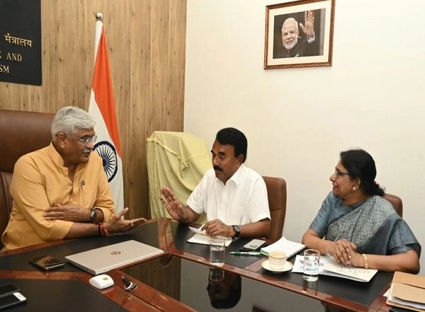 India News | Telangana Tourism Minister Jupally Krishna Rao Meets Union Minister Shekhawat, Seeks Central Assistance