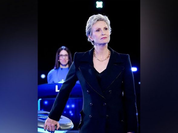 Entertainment News | Jane Lynch Talks About Starting Podcast on Astrology | LatestLY