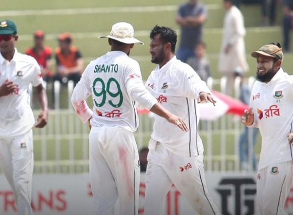 Sports News | Skipper Najmul Hossain Gives 'credit to All Bangladesh Bowlers' After Win over Pakistan in 1st Test