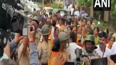 India News | Maharashtra: BJP and Shiv Sena (UBT) Members Clashes in Chhatrapati Sambhajinagar, Police Resort to Lathi Charge