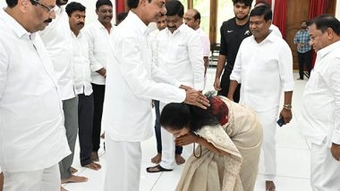 India News | BRS Leader K Kavitha Meets Former Telangana CM KCR After Her Release from Jail
