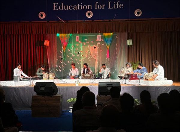 Business News | Annual Kaafila Arts Festival of Shiv Nadar School Witnesses Performances by Students, Folk Artiste Mir Ali Basu and Comedian Aashish Solanki