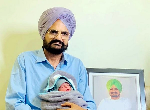 India News | Punjab: Scuffle Breaks out Amongst Police Guards Deployed in Moosewala's Father Security Detail, 1 Injured