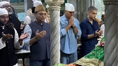 Akshay Kumar Visits Mumbai’s Haji Ali Dargah, Donates INR 1.21 Crore for Its Renovation