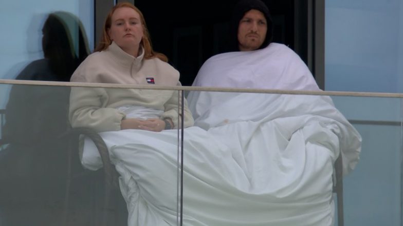 Fans Spotted Sitting With Blanket As They Attend ENG vs SL 1st Test 2024 in Chilly Weather at Manchester, Pic Goes Viral