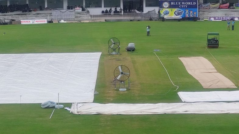 Fans Used to Dry Pitch at Rawalpindi Cricket Stadium in Pakistan, Pic Goes Viral Ahead of PAK vs BAN 2nd Test 2024