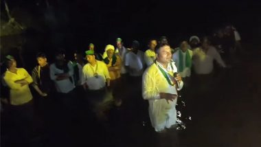 Muzaffarnagar: Farmers Stand in Water for More Than 8 Hours Demanding Building of Bridge Over Hindon River in Uttar Pradesh; Video Surfaces