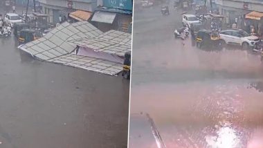 Hoarding Collapse in Thane: 3 Vehicles Crushed As Hoarding Collapses in Dombivli, No Casualty Reported (Watch Video)