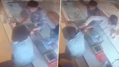 Robbery Caught on Camera in Pune: 3 Men Enter Shivamudra Jewellers Store at Lakshmi Chowk, Loot Valuables Worth Lakhs at Gunpoint; Video Surfaces