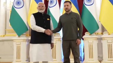 Volodymyr Zelenskyy Hugs PM Narendra Modi as He Warmly Welcomes Indian Prime Minister at His Official Residence Mariinsky Palace in Kyiv (Watch Video)