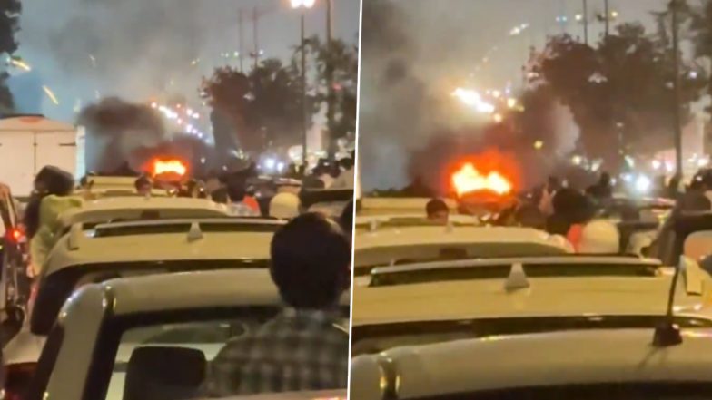 Vashi Bridge Traffic Jam: Car Fire Leads to Massive Traffic Congestion on Sion-Panvel Highway Between Mankhurd and Vashi Toll Point in Navi Mumbai, Netizens Post Pics and Videos