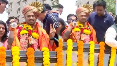 Swapnil Kusale Bows at Dagdusheth Ganpati Temple As He Gets a Warm Welcome in Pune After Paris Olympics 2024 Triumph