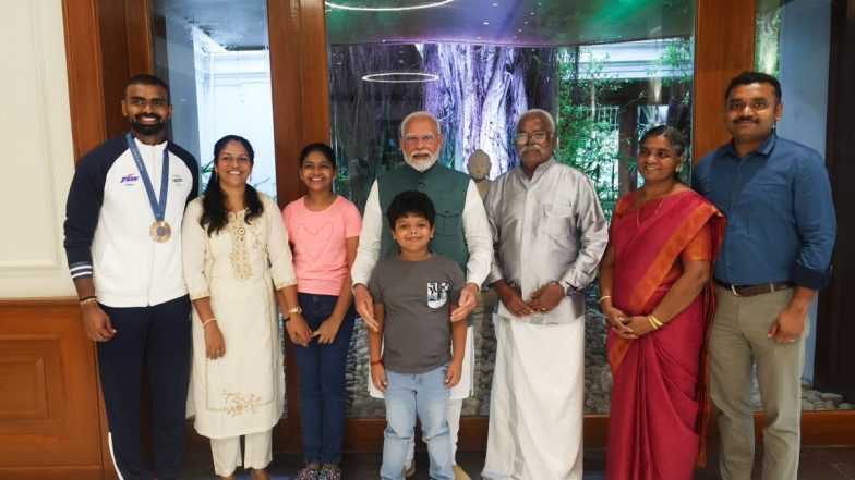 PR Sreejesh Meets Prime Minister Narendra Modi Along With Family Members on Occasion of 78th Independence Day (See Post)