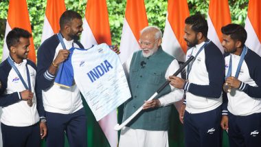 PM Narendra Modi Meets Indian Contingent Following Paris Olympics 2024; Manu Bhaker Explains About Pistols, Indian Men's Hockey Team Presents Prime Minister Signed Stick