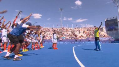 Indian Men’s Hockey Team Players Bow Down to PR Sreejesh As Veteran Goalkeeper Ends International Career With Bronze Medal at Paris Olympics 2024 (See Pics)