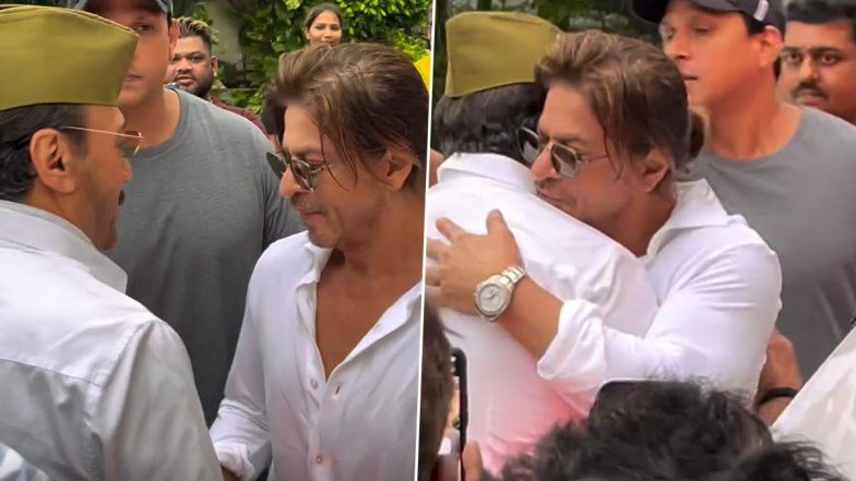 Viral Video of Shah Rukh Khan Embracing Jackie Shroff With a Warm Hug and Hand Kiss at Photographer Pradeep Bandekar’s Prayer Meet Is Pure Gold – WATCH