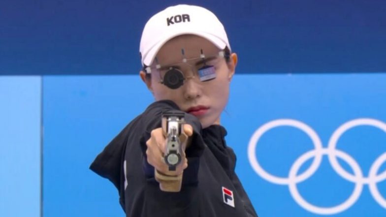 Kim Ye-Ji Collapse Video: South Korean Shooter Who Won Silver Medal in Paris Olympics 2024 Collapses During Press Conference, CPR Administered