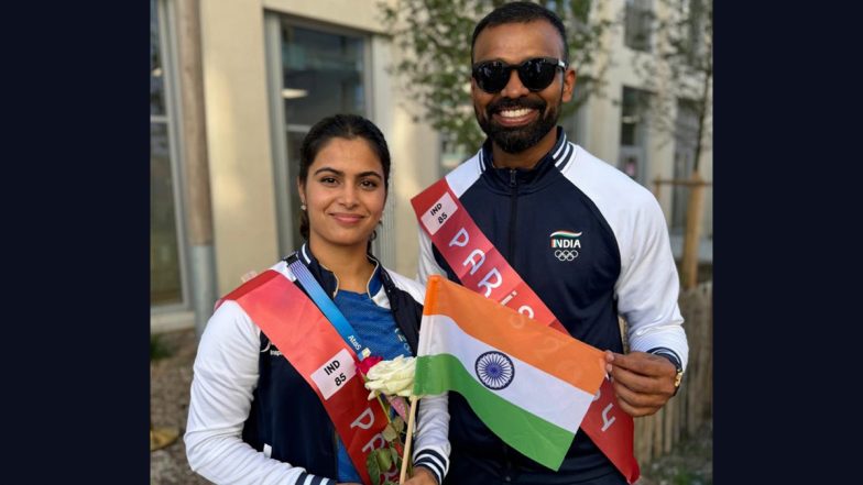 India's Flagbearers Manu Bhaker and PR Sreejesh Flaunt Tri-Colour Ahead of Leading Indian Contingent in Paris Olympics 2024 Closing Ceremony (See Pic)