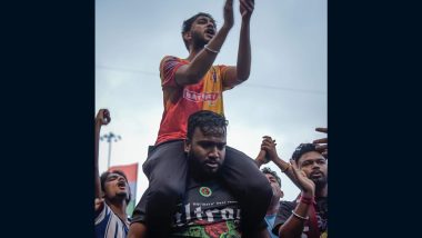 East Bengal vs Mohun Bagan From Rivalry to Alliance! Videos of Rival Fans Protesting and Waving Flags Together in Solidarity for RG Kar Doctor Rape and Murder Victim Goes Viral