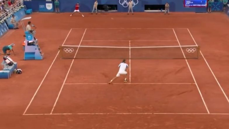 Novak Djokovic Wins a Stunning Set Point Against Stefanos Tsitsipas in Men's Singles Quater-Finals at Paris Olympics 2024, Video Goes Viral