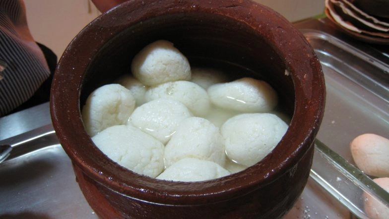 Jharkhand Shocker: Wedding Celebration Turns Into Mourning As Guest Chokes on Rasgulla in Jamshedpur