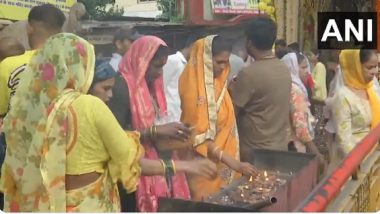 Sawan Somwar 2024: Devotees Flock to Temples on Last Monday of Shravan, Celebrate 'Raksha Bandhan' (Watch Video)