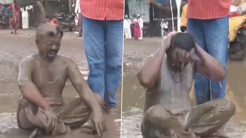 Shevgaon: CPI Leader Sanjay Nangre Sits in Pothole in Ahmednagar, Pours Dirty Water on Himself To Protest Against Administration Over Waterlogging Issue; Video Surfaces