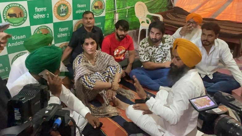 Kisan Mahapanchayat: Vinesh Phogat Joins Farmers’ Protest at Shambhu Border, Says 'Government Should Listen to Protesting Farmers, Address Their Issues'