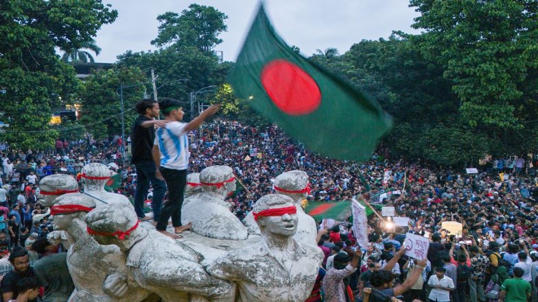 Bangladesh Protests: PM Sheikh Hasina Led-Government Orders Complete Internet Shutdown as Protesters Plan 'Long March to Dhaka'