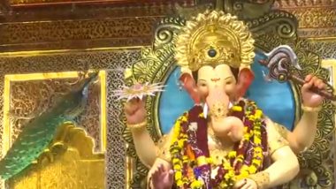 Lalbaugcha Raja 2024: Devotees Throng King of Lalbaug’s Pandaal for Darshan on Ganesh Chaturthi in Mumbai (Watch Video)