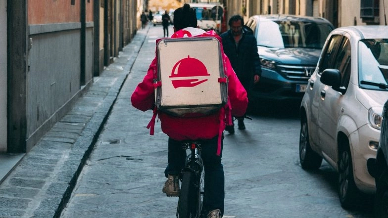 China: &lsquo;Order King&rsquo; Delivery Man Dies While Sleeping on Bike After 18-Hour Shift in Hangzhou