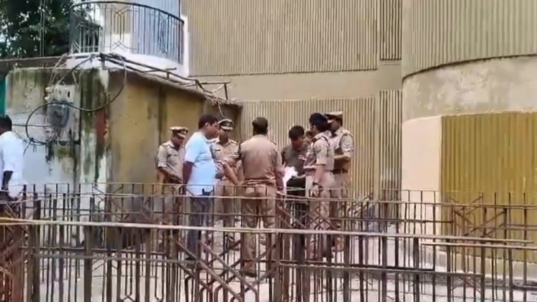 Lucknow Shocker: Dead Body Found Inside MLA Residence Complex in Hussain Ganj, Investigation Launched (Watch Video)