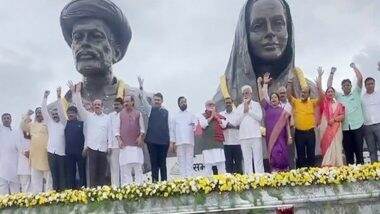 Maharashtra CM Eknath Shinde Inaugurates Statues of Mahatma Jyotirao Phule and Savitribai Phule in Nashik (Watch Video)