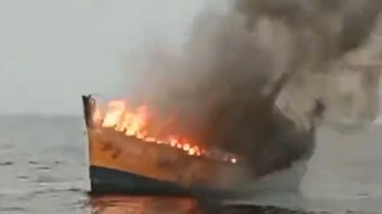 Anakapalli: Tragic Fire on Hunting Boat Near Pudi Madaka Claims Lives of Fishermen; Engine Failure Reported (Watch Video)