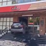 Agra: Speeding Car Loses Control and Rams Into Haldiram Restaurant in Sanjay Place; Probe Launched (Watch Videos)