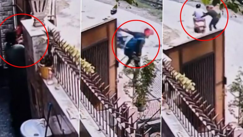 Chain Snatching Caught on Camera in Ghaziabad: Woman Robbed at Her Residence in Broad Daylight in Uttar Pradesh; Video Surfaces