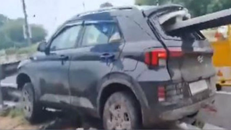 Car Collides With Railing at Geeta Colony Flyover in Delhi, 5 Students Injured