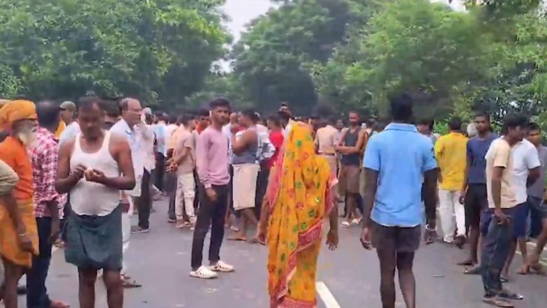 Bihar Hit and Run: 2 Training for Army Recruitment Killed, 1 Injured After Truck Loses Control and Runs Over Them Near Sanjhauli (Watch Video)