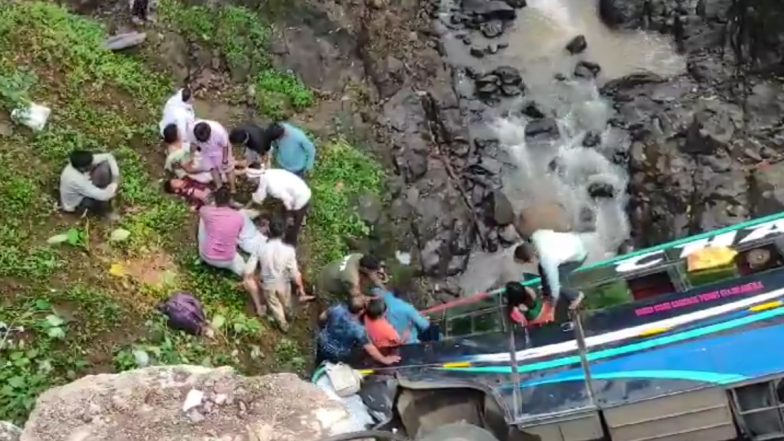 Amravati Bus Accident: 3 Critical After Private Bus Carrying 50 Passengers Falls Into Gorge in Maharashtra, Rescue Operations Underway (Watch Video)