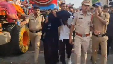 Hyderabad: Mob Thrashes Youth After He Was Spotted With Burqa-Clad Girl During Ganesh Visarjan Procession Near Charminar, Police Rescues Both (Watch Video)