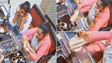 Gold Theft Caught on Camera in Lucknow: Girls Steal 45-Gram Gold Bangles from Kalyan Jewellers at Lulu Mall, Video Surfaces