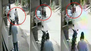 Chain Snatching Caught on Camera in Ghaziabad: Bike-Borne Miscreant Snatches Man's Chain in Uttar Pradesh, Video Surfaces