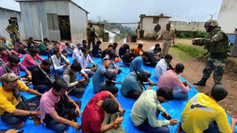 Jammu and Kashmir: Indian Army in Collaboration With Police Train Village Defence Guards To Counter Terrorist Threats (See Pics)